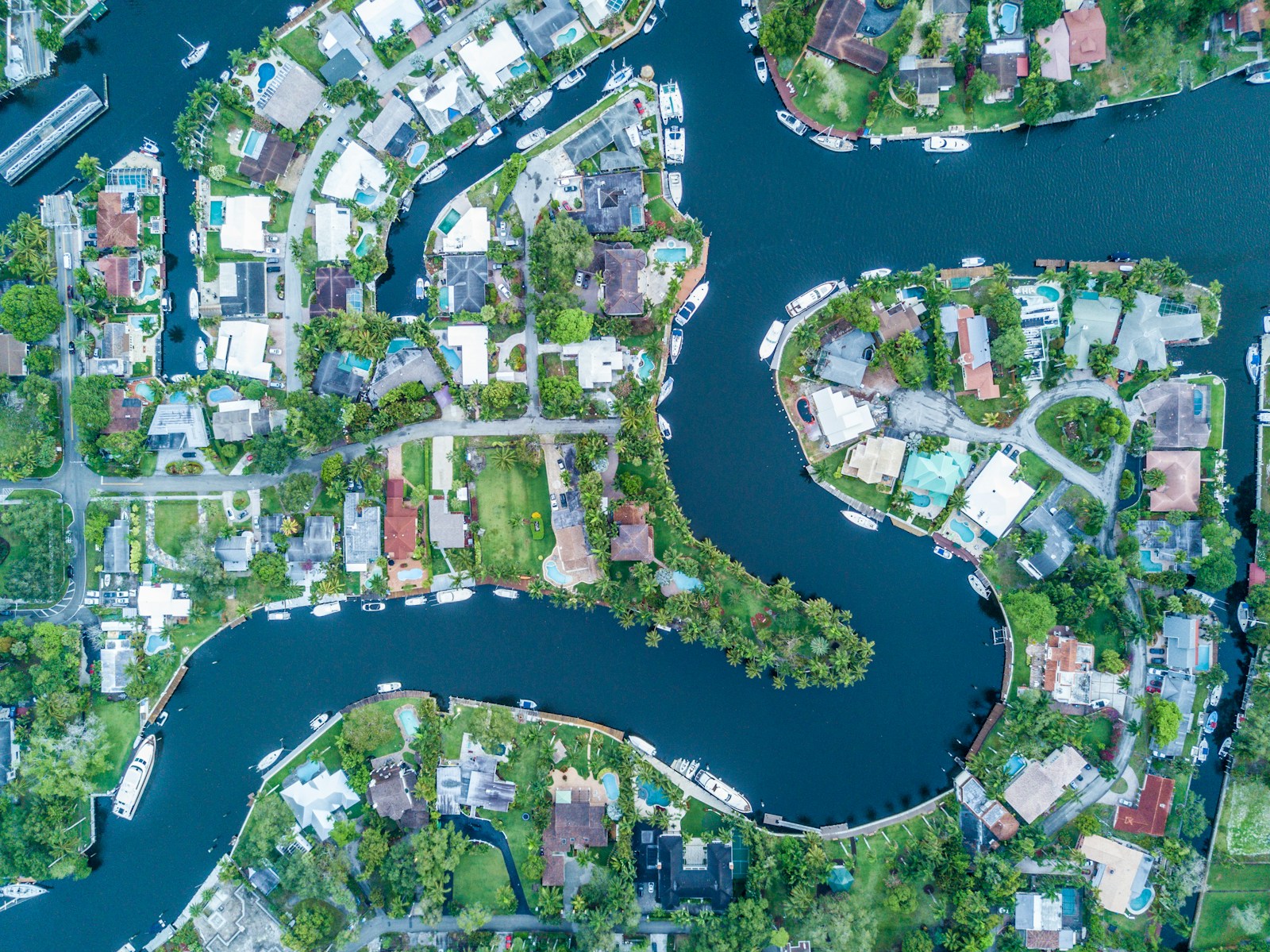 Aerial view of homes and waterways in Fort Lauderdale